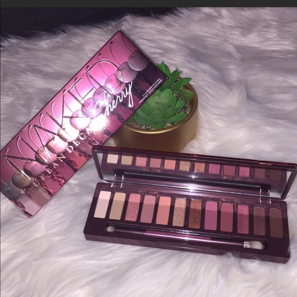 Urban Decay NAKED CHERRY Eyeshadow Palette NIB - Picture 2 of 8